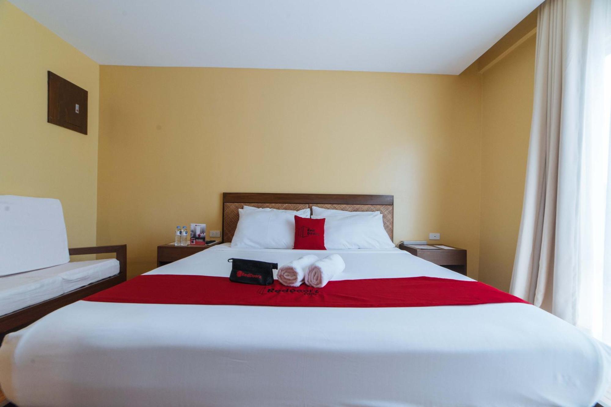 Reddoorz Premium Near Health Centrum Banica Roxas Dış mekan fotoğraf